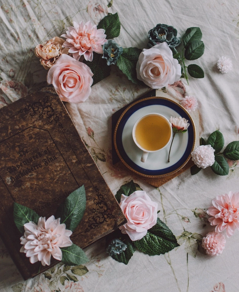 This week's market pick — spring ranunculus and sweet peas in buckets